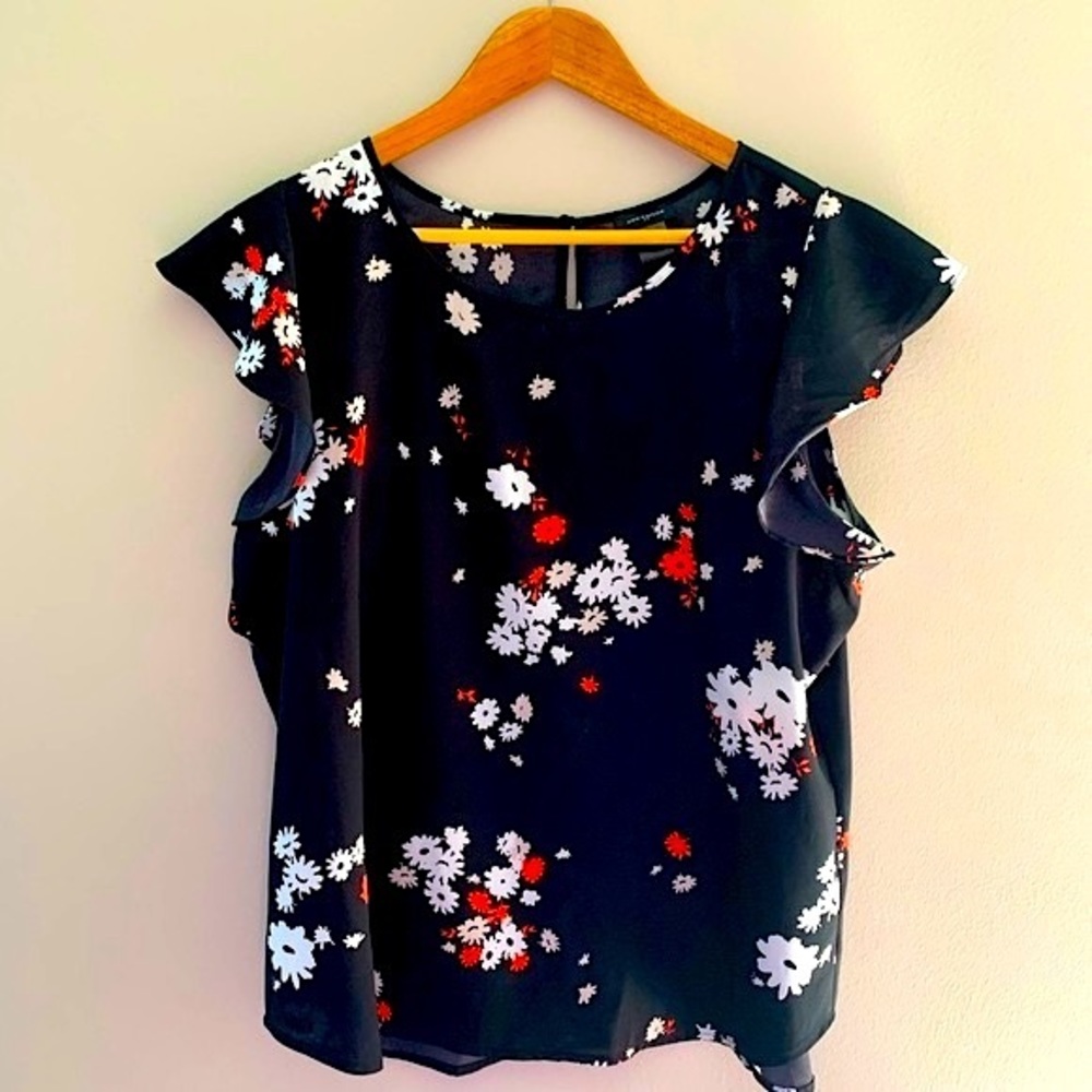 ANN TAYLOR flutter sleeve top